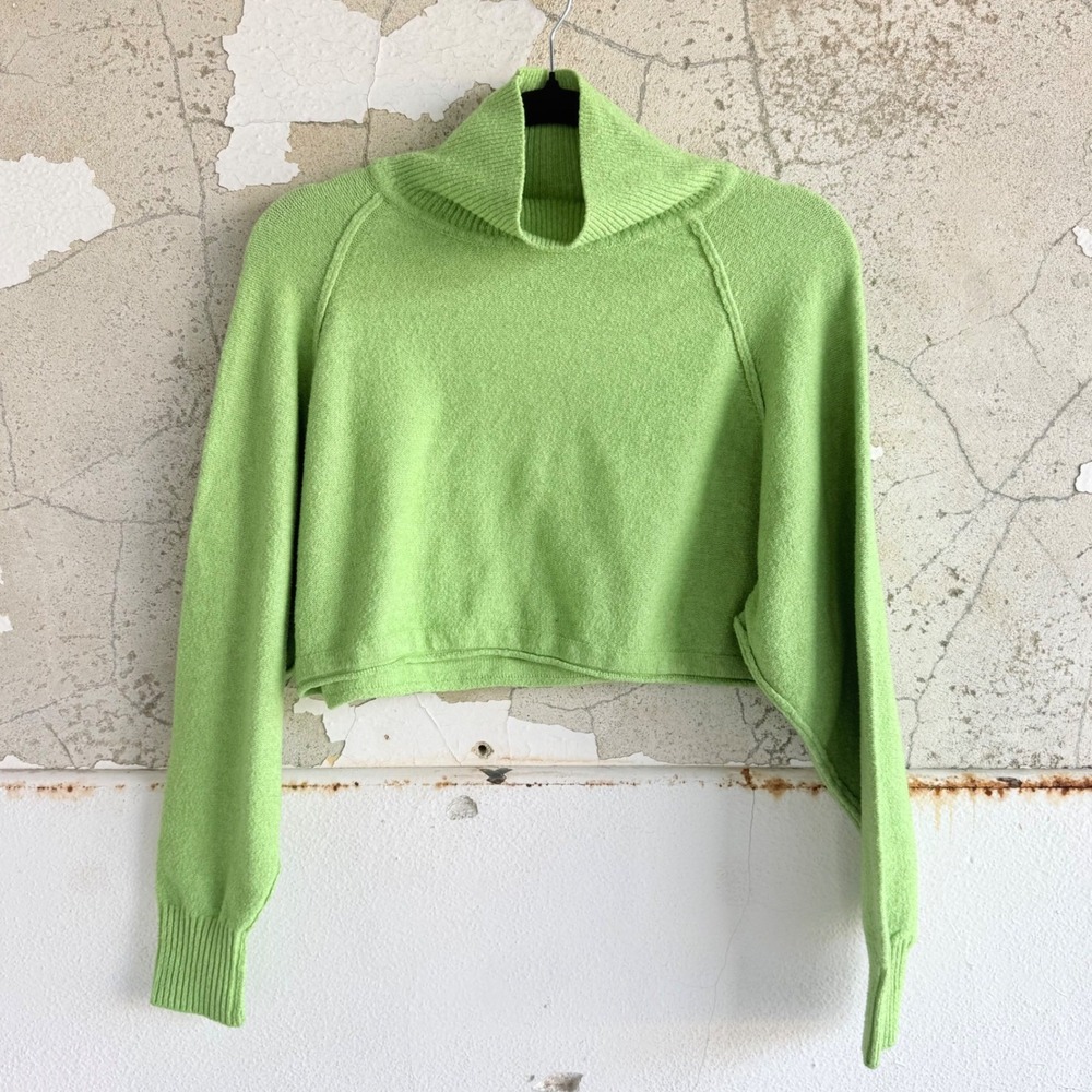 Urban Outfitters Turtleneck Sweater Cropped Pullover Lime‎ Green Knit Womens M